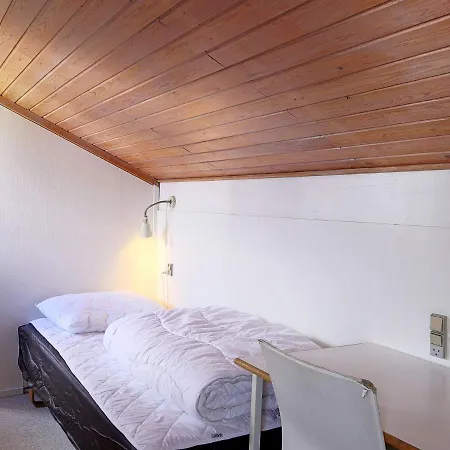 5 Person In Vaeggerlose-by Traum *